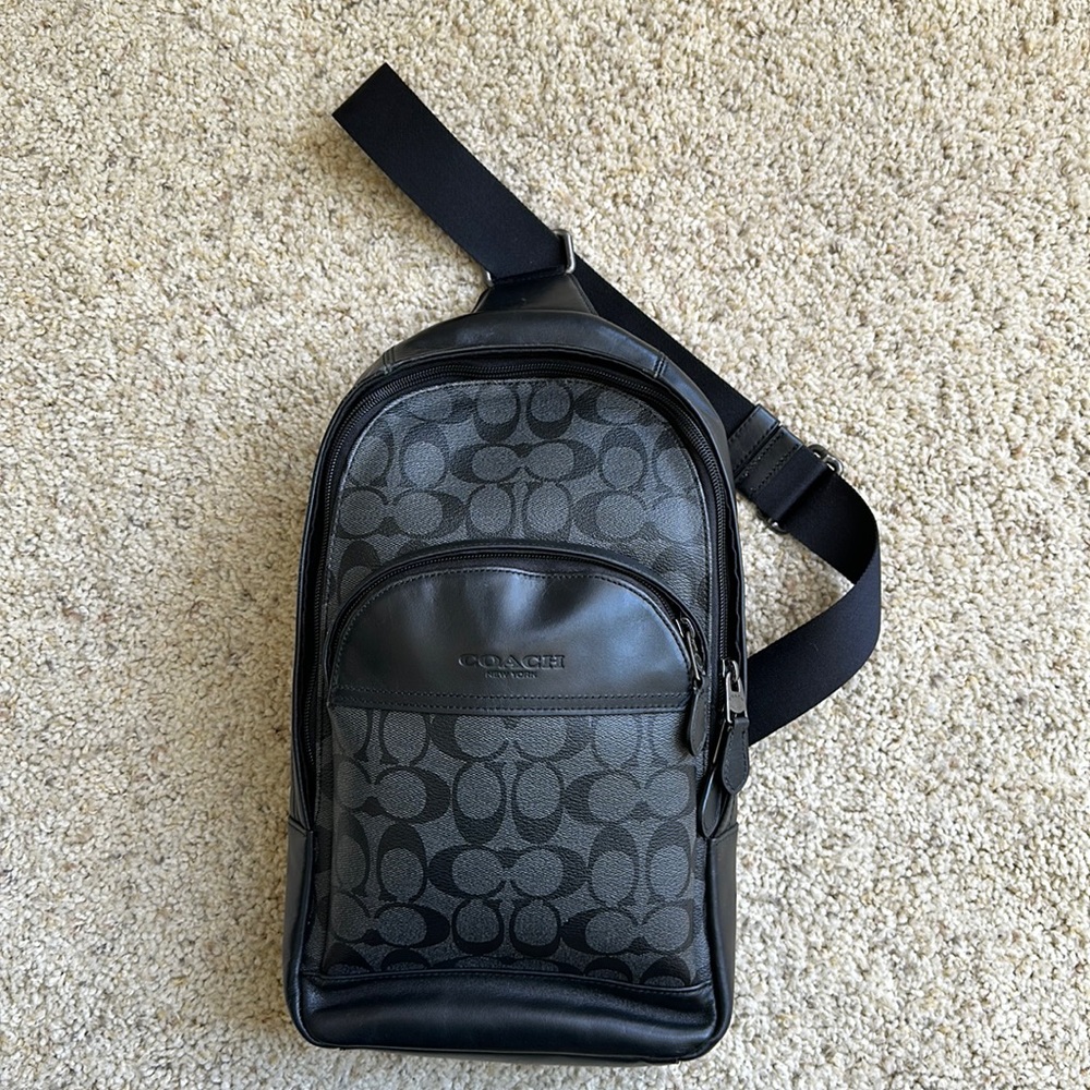 Coach sling bag. Black.